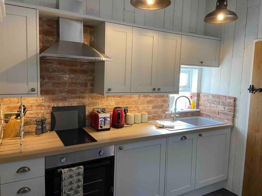 Couples Getaway, With Mountain Views/Dog Friendly Vila Crickhowell Exterior foto